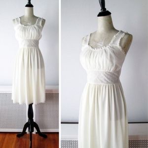 1950s Mid-century nightgown slip lingerie
